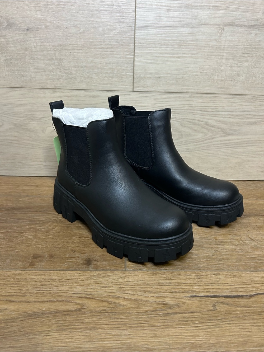 New Jeossy Women's Black 9606 Chelsea Boots, Size 6